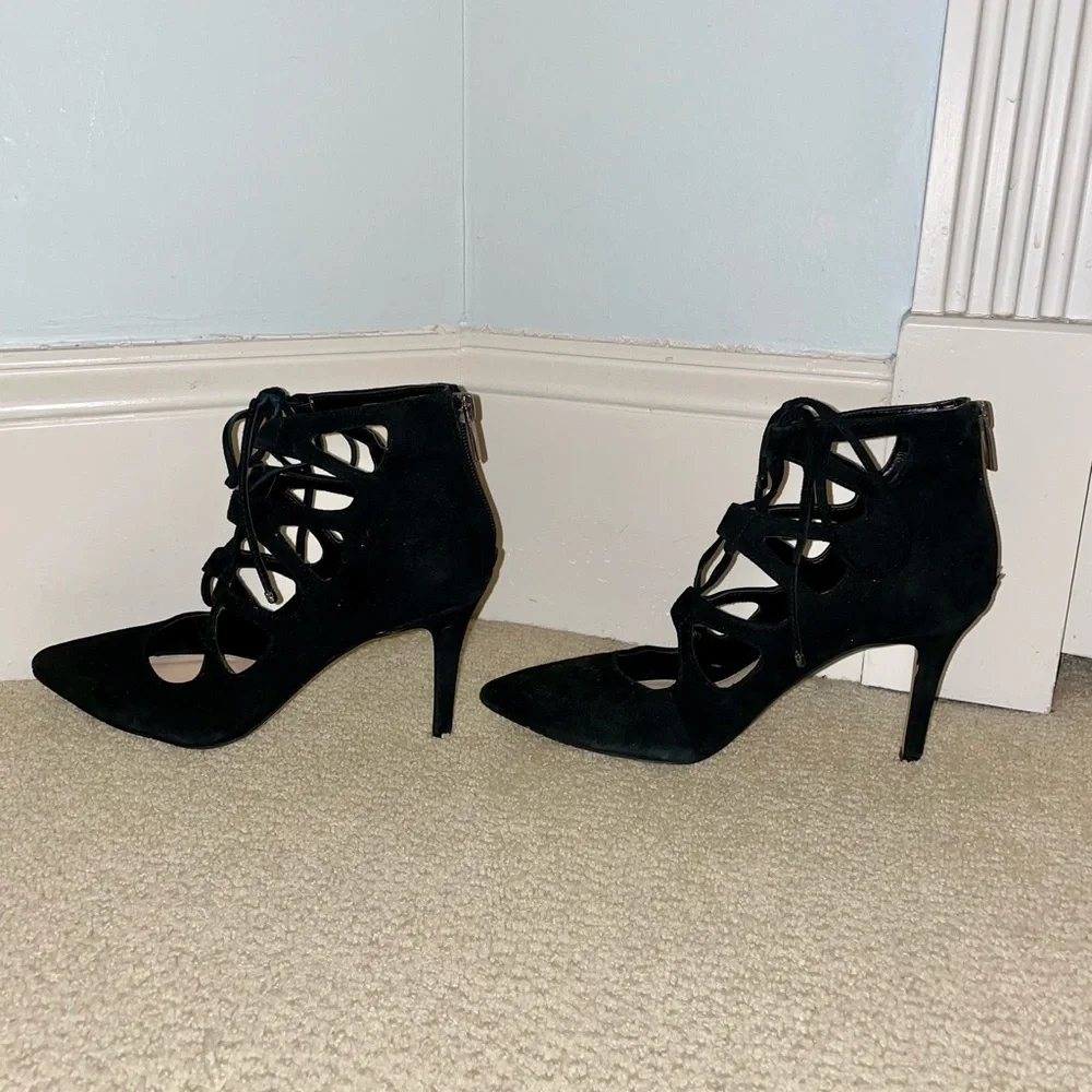Vince Camuto Black Suede point toe pumps/heels - Picture 5 of 6